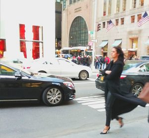 Street fashion a New York: va forte il tacco alto