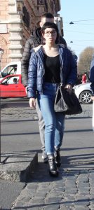 I jeans sono molto amati nella street fashion di Roma